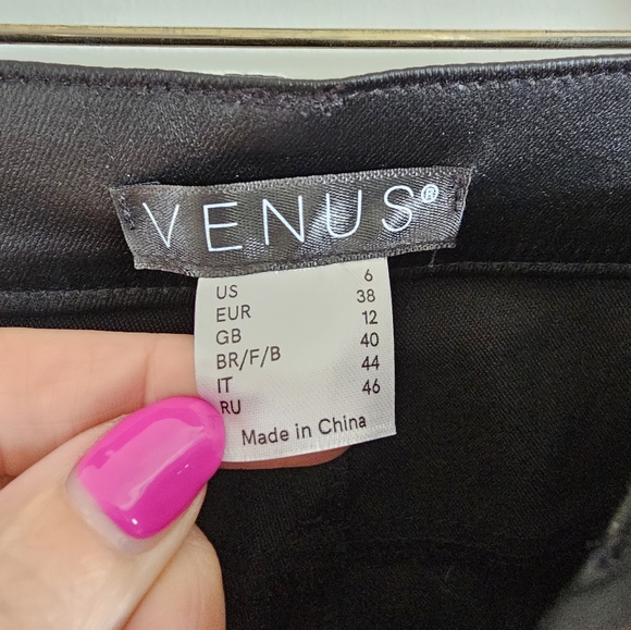 Trendy VENUS Black Vegan Leather Skinny Leg Pants/Jeans Sz 6 - Picture 3 of 5